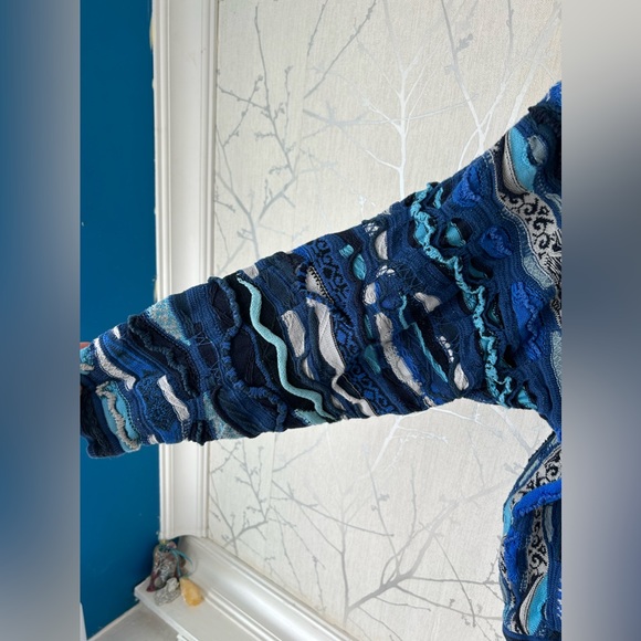 Vintage COOGI Sweater🌊🥶🐳 - Picture 9 of 10